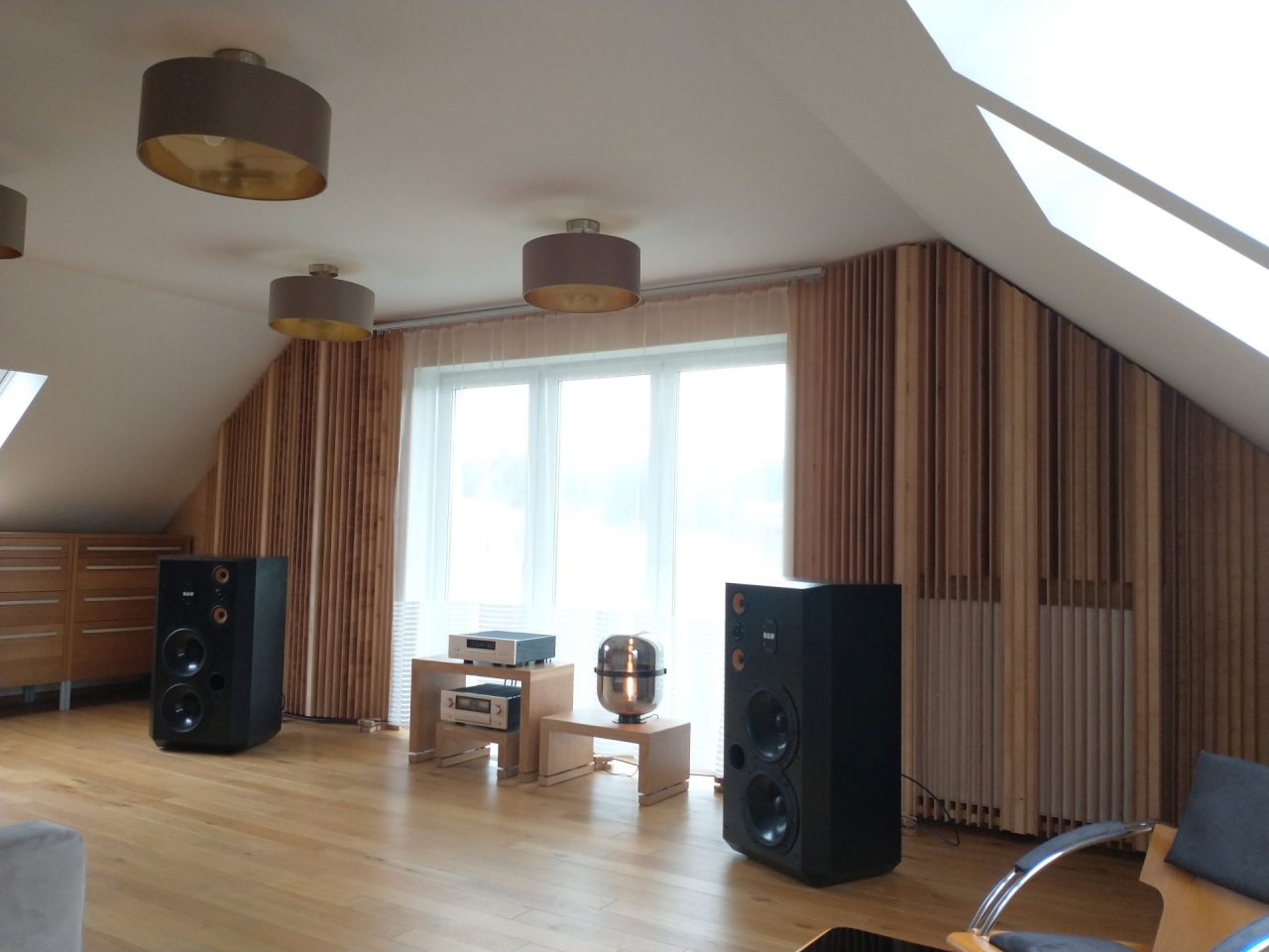 Adaptacja akustyczna ścian w pokoju odsłuchowym